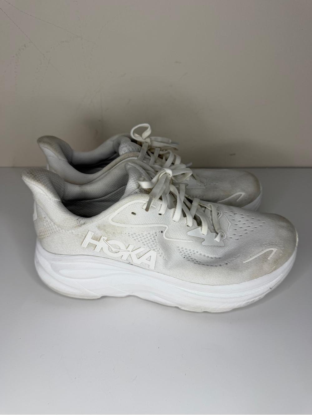 Hoka One One Clifton 10 Men Size 9.5 2E Triple White Sneakers Shoes 1162030 WWH